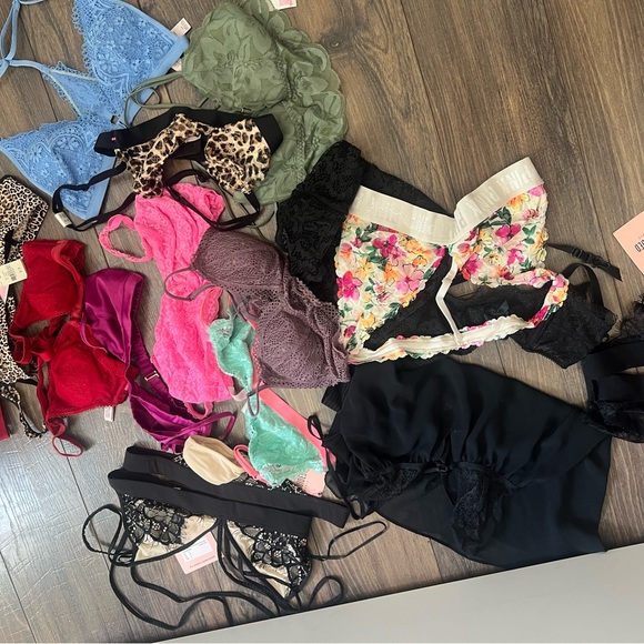 Victoria’s Secret lot!! Panties and bralettes and lingerie - Picture 2 of 16